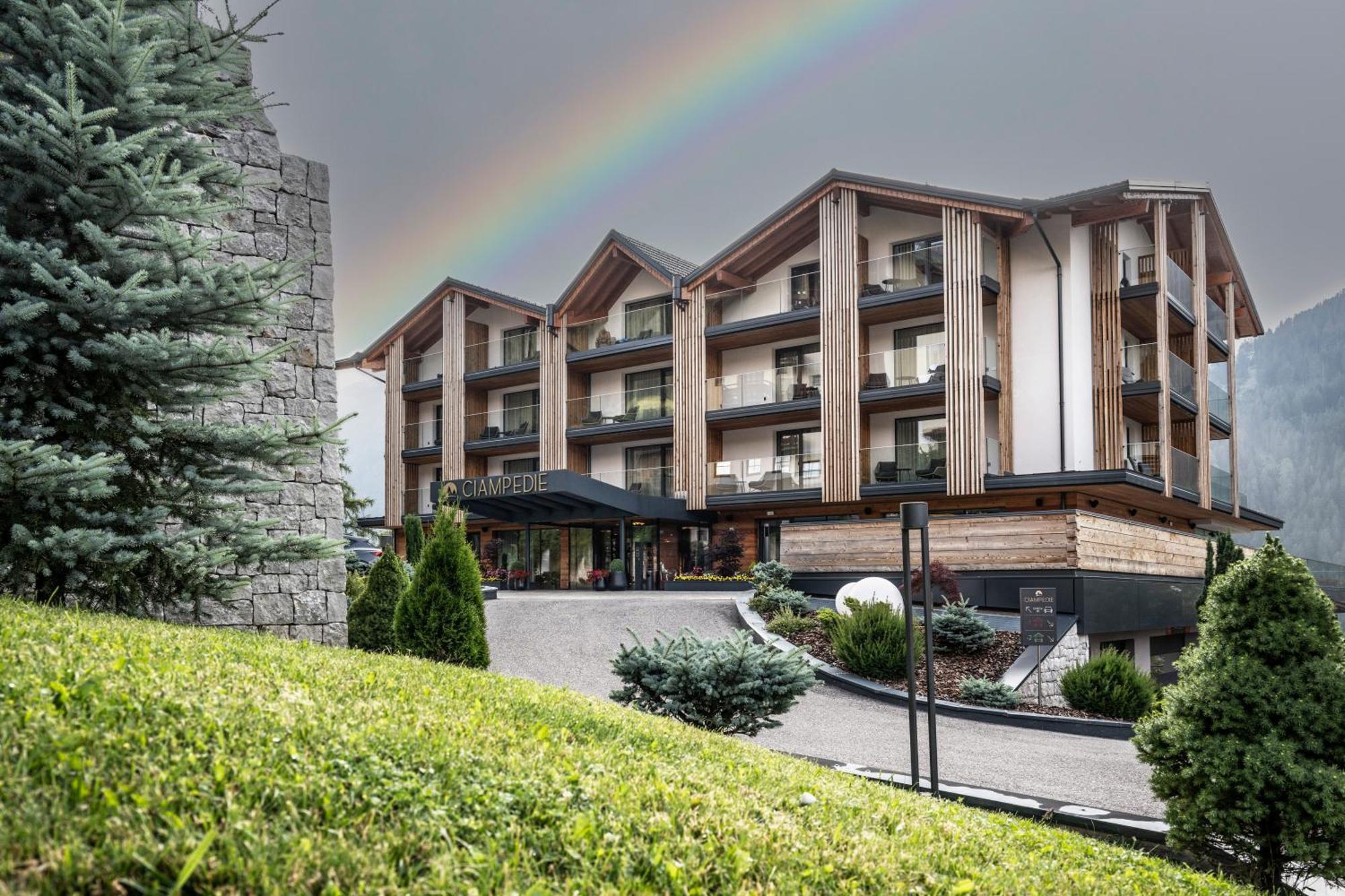 Ciampedie Luxury Alpine Spa Hotel ヴィーゴ・ディ・ファッサ エクステリア 写真
