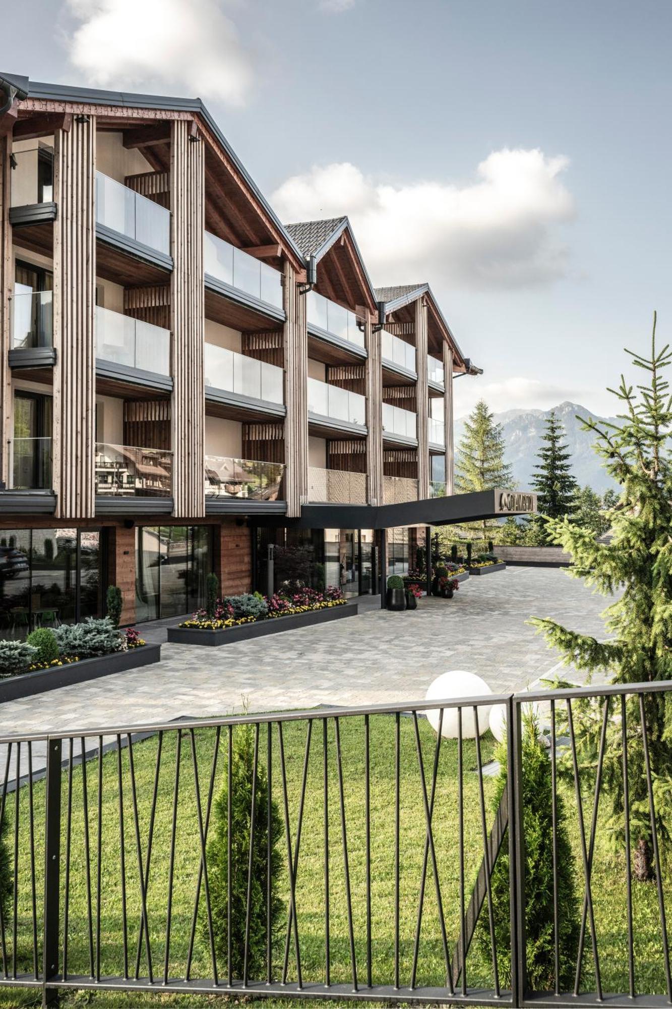 Ciampedie Luxury Alpine Spa Hotel ヴィーゴ・ディ・ファッサ エクステリア 写真