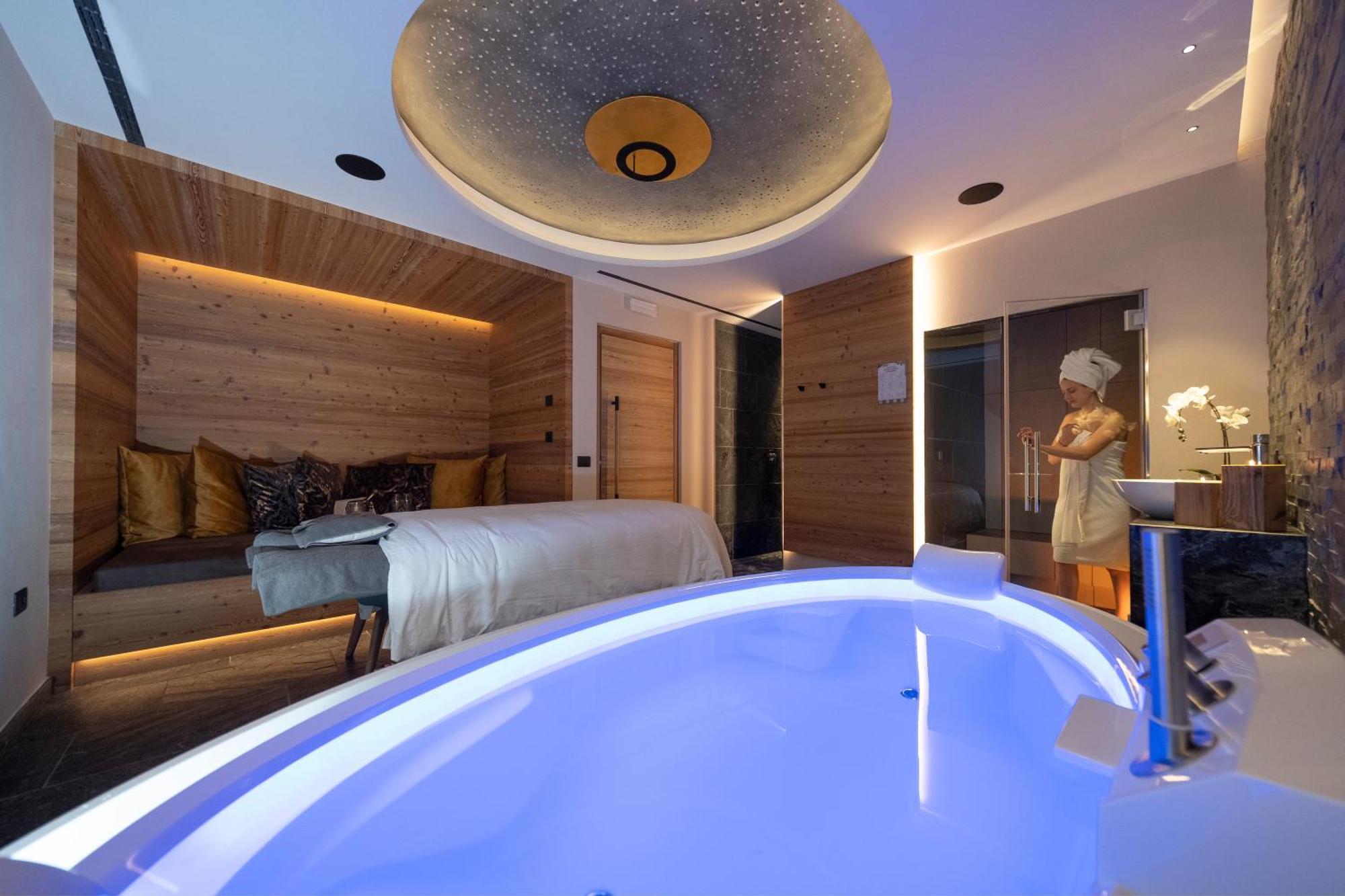 Ciampedie Luxury Alpine Spa Hotel ヴィーゴ・ディ・ファッサ エクステリア 写真